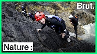 Le coasteering se développe en France [upl. by Rayna]