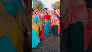 Insta par follow mese Kari Mari navli ladad bollywood song viralsong love gujarat trending [upl. by Akimot]