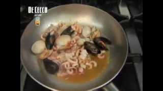 Ricette di pasta Paccheri mantecati con frutti di mare [upl. by Esertal]