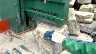 IGLOO 480  wall stone splitting machine  Limestone calcare  STEINEX SRL [upl. by Kenway]