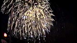 IMPRESSIVE FIREWORKS FROM BROOKLYN BRIDGE 1992 [upl. by Wald257]