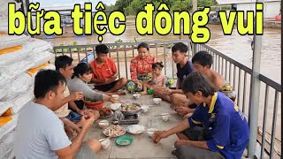 Bữa Tiệc Quá Vui Với 2 Món Vịt Nấu Chao Và Gỏi Gà Bắp Chuối  SĂN BẮT ĐỒNG THÁP [upl. by Auqenat]