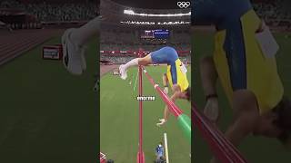 Pourquoi il fait ça  sport olympics polevault [upl. by Bull]