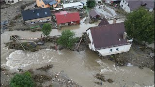 Hochwasserschäden in Polen Brücke weggerissen amp Straße auf 1 Kilometer abgebrochen [upl. by Ardis]