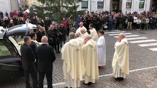 I funerali della piccola Penelope in Duomo a Udine [upl. by Trici]