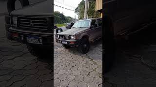 Pneus brutos montados na l200 quadrada sobe até parede ce tá doido 🤠 l200 l2004x4clube quadrada [upl. by Nwahsit]