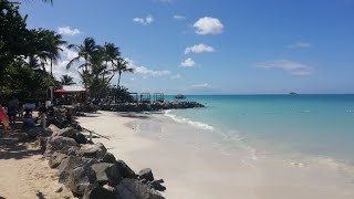 Praia de Dickenson Bay no país de Antígua e Barbuda [upl. by Dahcir]