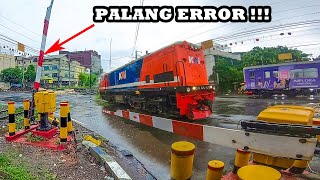 PALANG ERROR  Saat RAMAI Kereta Api KRL Dan Lokomotif Merah CC 201 Keluar Dari Jakarta Gudang [upl. by Hallvard]