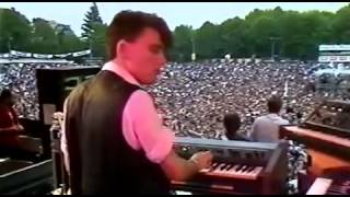 Simple Minds Someone Somewhere In Summertime Live 1983 [upl. by Tarrance72]