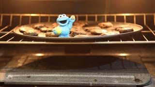 DIY Tutorial Cookie Monster Bakes Cookies Sesame Street [upl. by Enirahtak766]