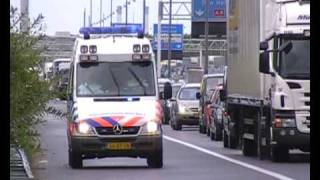 Politie Brandweer en ambulances met spoed naar groot ongeval a9 Grip  1 [upl. by Jump]