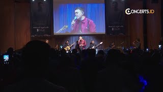 TULUS  Jangan Cintai Aku Apa Adanya  Intimate Night With Tulus  concertsid 2018 [upl. by Kcinemod]