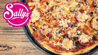 Pizza Rezept  Grundrezept Pizzateig amp schnelle Soße  Sallys Welt [upl. by Harmony]