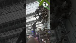 Rider shows why shes queen spinner of Mall of America thrill ride [upl. by Kerge799]