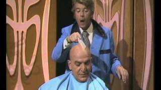 Rudi Carrell  Friseur Sketch mit Telly Savalas Kojak [upl. by Anawaj]