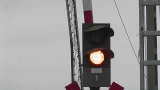 Bahnübergang quotBahnhofstraßequot Mettenheim  fernüberwachter BÜ mit Lichtzeichen Typ BÜS72D [upl. by Nauqad]