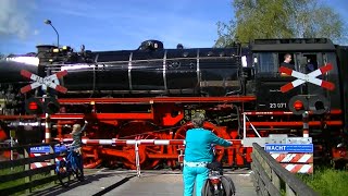 Spoorwegovergang Apeldoorn  Dutch railroad crossing [upl. by Lak834]