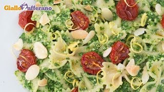 PASTA AL PESTO DI RUCOLA E POMODORINI  Ricetta in 1 minuto [upl. by Sedinoel]