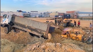 Amazing Dozer Recovery Dozer Tump Truck Stuck ថ្មី អាប៉ុលតោងអាប៉ុលជាប់ផុង ឡានប៉ែនជាប់ផុងជ្រៅ [upl. by Ebneter]