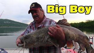 Finding and catching BIG River Catfish [upl. by Ivzt485]