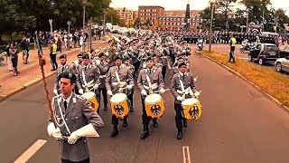 Marsch aus PetersburgPreußens Gloria  Einmarsch Musikkorps der Bundeswehr Schloss Bellevue 2015 [upl. by Adnical34]