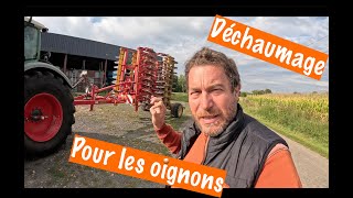 Déchaumage pour préparer les plantations doignons [upl. by Annailuj]