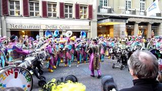 Fasnacht Bern 2012  Schattepöögle Wimmis amp Zinökler Köniz  Gassenkonzert 3 [upl. by Ynez154]