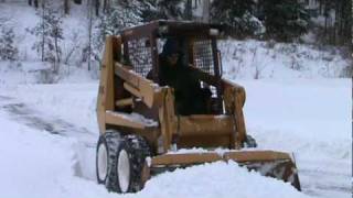 Case 1840 UniLoader Skid steer Nevin DeLacour Plowing Snow [upl. by Eirollam]