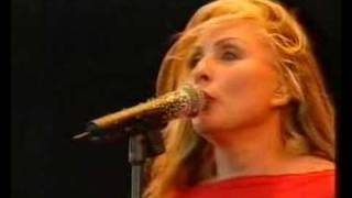 Blondie quotSunday Girlquot amp quotMariaquot Glastonbury 1999 [upl. by Nawud112]