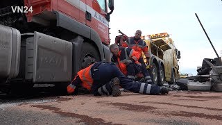 28112018  VN24  LKWUnfall auf A2 bei Bergkamen  Sattelzug auf Sattelzug [upl. by Rutherford]