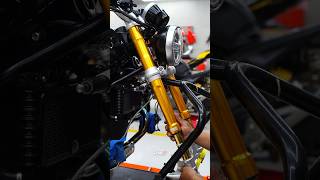 Front Fork Ohlins BMW R Nine T [upl. by Ashlan]