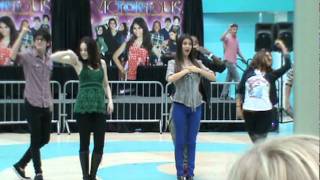 The Surprise Mini Concert when the Cast of Victorious was at the Mall of America [upl. by Steffane]