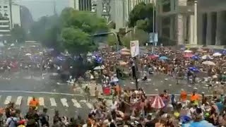 Confrontos durante Carnaval no Rio de Janeiro [upl. by Atilahs]