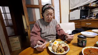 92 Year old Grandma Try Nasi Lemak For the First Time in her Life [upl. by Critchfield]