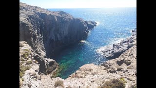 Sardinie jeskyně Cala Grotta koupání s medúzami a skoky mezi ně [upl. by Prentiss]