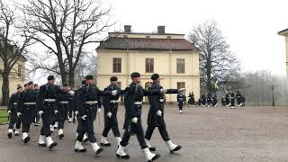 Livgardet går högvakt på Drottningholms slott 20191225 4K UHD [upl. by Stewardson]