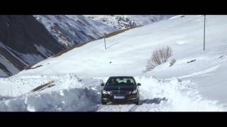 Maîtriser son véhicule dans un virage sur la neige  rezulteo [upl. by Anielram692]