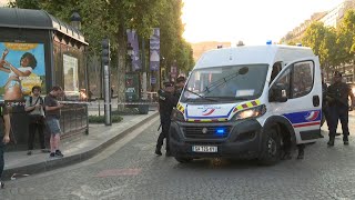 Un policier grièvement blessé au couteau à Paris son agresseur tué  AFP [upl. by Aeniah]