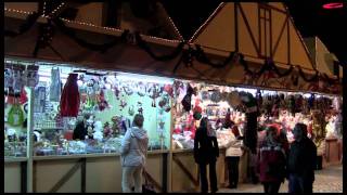 Plaza Mayor de Madrid en Navidad con sus puestos navideños [upl. by Efren]