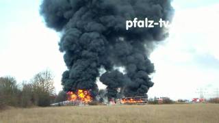 Inferno auf der Autobahn A 61  ein Tanklastwagen explodiert dabei verbrennen zwei weitere LKW [upl. by Notselrahc]