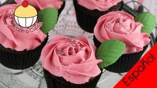 Cómo Hacer Hojas para Flores Comestibles con Fondant  Un Tutorial de Cupcake Addiction [upl. by Ahsial]