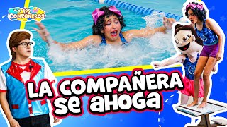 Andy empuja a la compañera a la alberca  La Compañera se Ahoga  Vamos a clases de Natación [upl. by Jess]