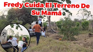 ¡Madre Mía Fredy Triste Casi Se Mu3r3n Todo El Huerto De Su Mamá😭 [upl. by Elakram]