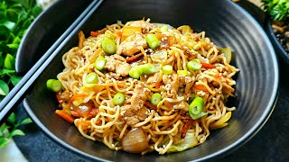 Wok Kochen Die besten gebratene Noodles Rezept mit Hähnchen und Gemüse [upl. by Tsew921]