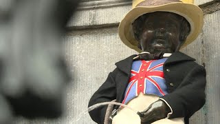 quotManneken Pisquot in Brüssel im UnionJackKostüm  AFP [upl. by Ecinerev]