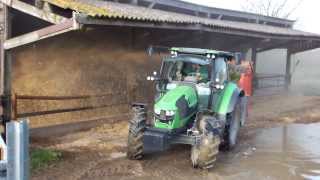 Paillage avec deutzfahr et pailleuse kuhn [upl. by Mannie410]