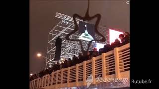 Rutube une passerelle pleine à craquer s’écroule dans un parc en plein Nouvel An [upl. by Safoelc969]