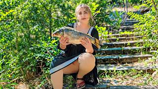 Village girls cooking in the forestCooking and cooking fresh fish [upl. by Koslo]