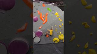 V45🟢 at Bloc Shop Chabanel boulderstrong bouldering boulder bouldernation [upl. by Assillim]