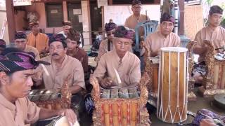 Tabuh angklung menangis dalam kesedihan [upl. by Rozele]